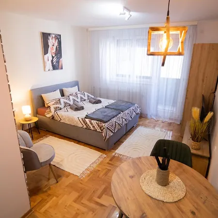 Iris 2 Apartment